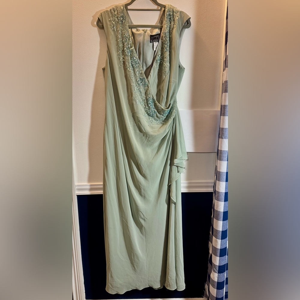 Alex Evenings Long Gown - Sage greenV-Neck - Size 18W